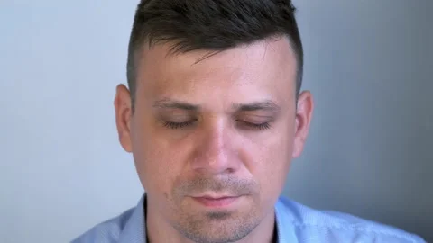 Closeup of man eyebrows before painting procedure in beauty salon, face closeup. Video stock 158854152