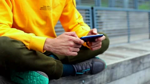 Closeup man hands using smartphone mobile for playing games online with friends 스톡 동영상 135667156