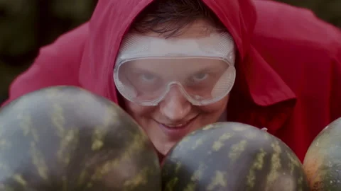Closeup of a Man with safety goggles preparing to slice some watermelons 스톡 동영상 258315901