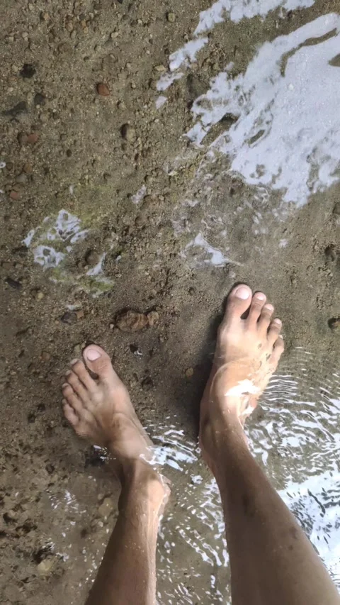 A Closeup of A Man's Feet in A River 動画素材 324350413