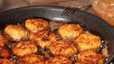 Closeup of meatballs cooking Stock-Footage 72716240