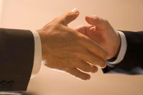 Closeup of men shaking hands 库存照片