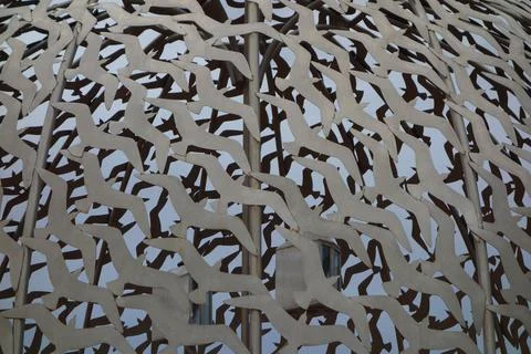 Closeup of the metallic bird pattern on the Dome of soul at HMAS Sydney ii Memor Foto stock