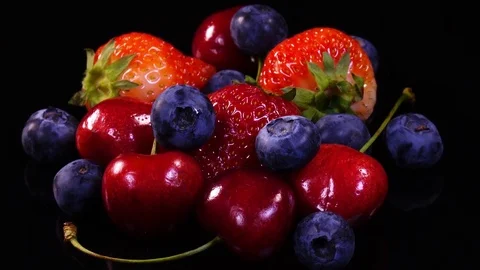 Closeup of mixed berries: strawberry, cherry, blueberry rotate in 4K 库存影片 77837541