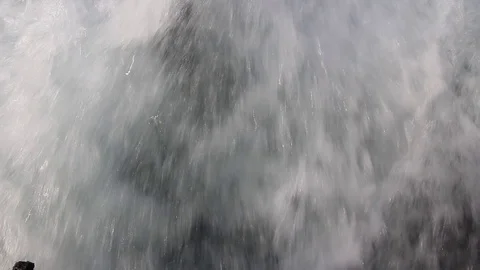 Closeup of a mountain river with rapids and stones. Vídeo Stock 105380119