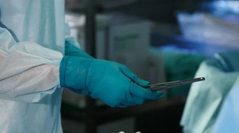 Closeup of a nurse's hands during surgery, 4k footage Video stock 56284191