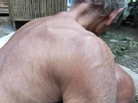 Closeup of an old man from the back. Stockfoto's