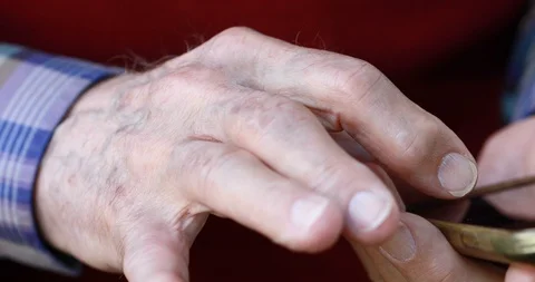 Closeup of old person's hands handling a smartphone Video stock 129721905