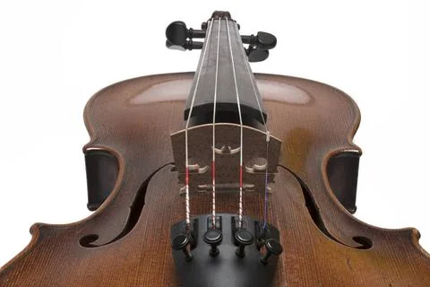 Closeup old violin body strings white background Close-up of the sound bod... Foto stock