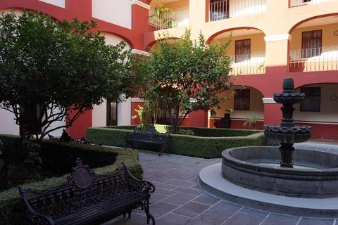Closeup of a park in front of a building Fotos de archivo