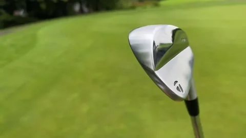 Closeup to a perfect golf stick 4 Vídeo Stock 218561906