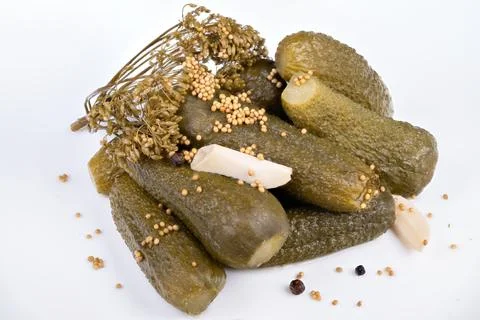 Closeup pickled cucumbers showing bumpy skin and brine crystals, sliced cross Foto stock