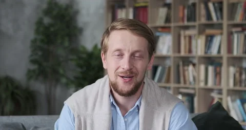 Closeup portrait happy man looking at web camera waving hand and greeting. Stock-Footage 165872047