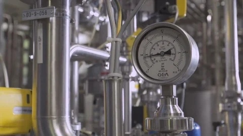 Closeup of pressure gauges Vidéo 70474459