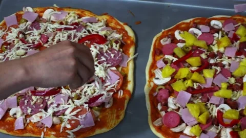 Closeup putting parmesan cheese ingredients on homemade pizza in kitchen with 库存影片 164581885