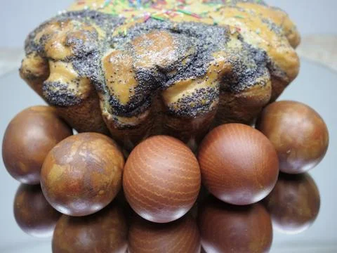 Closeup red eggs with marble pattern and Easter cake on mirror background Stock Photos