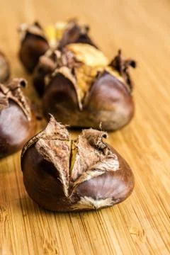 Closeup of roasted chestnuts Foto stock
