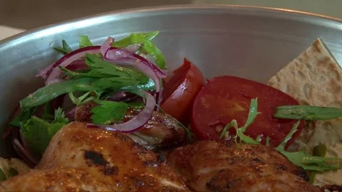 Closeup of Roasted Chicken With Vegetables and Crisps on Large Pan 스톡 동영상 72301178