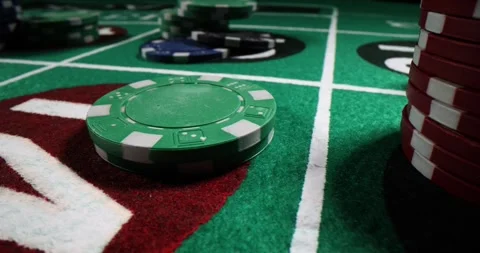 Closeup of roulette gambling chips on table Vidéo 253502983