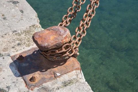 Closeup of Run-Down iron berth with chain Stock-Fotos