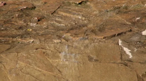 Closeup of running water over rocks. Vídeos de archivo 45009472
