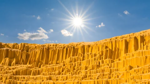 Closeup sandy wall under a sparkle sun time lapse scene Video stock 301083951