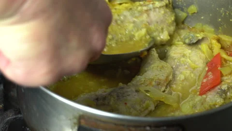 Closeup serving homemade sudado de pescado. Typical peruvian food Vidéo 140297847