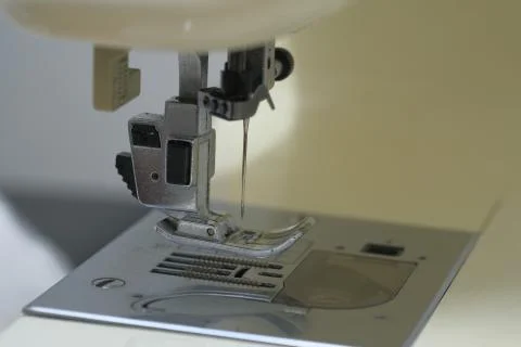 Closeup the sewing machine and needle with out sewing thread Stockfoto's