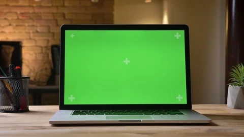 Closeup shoot of the laptop with green screen with promotion on it on the desk Video stock 104914825