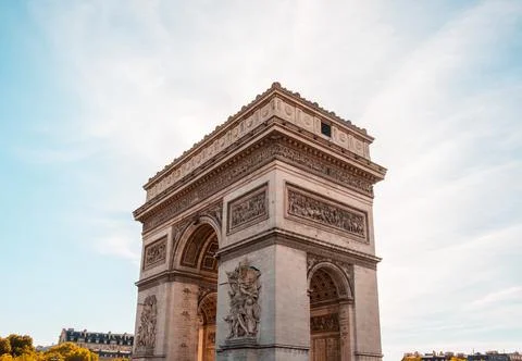 A closeup shot of the Arc de Triomphe monument in Paris under a cloudy sky, F 스톡 사진