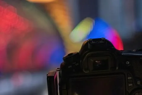 Closeup shot of a camera taking a view of kuala lumpur new landmark named sal Foto stock