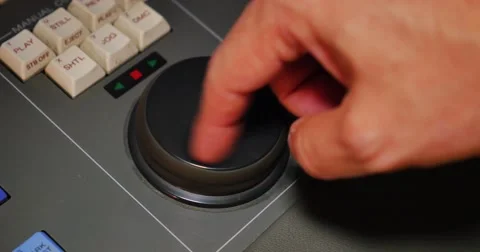 Closeup Shot Editor Controlling Videotape with Jog Shuttle Dial Vidéo 64055060