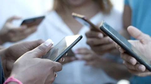 Closeup shot of hands texting on modern phones Video stock 118224860