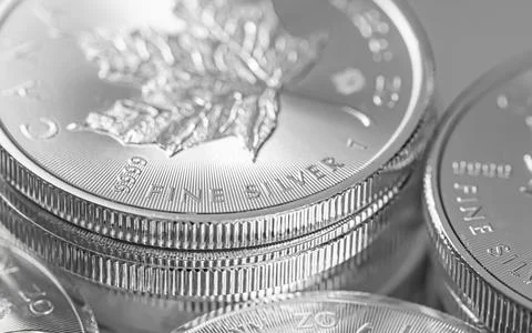 Closeup shot of maple leaf fine silver coins from the Royal Canadian Mint Foto stock
