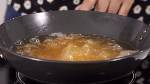 Closeup Shot of putting poori into Hot Cooking Oil 動画素材 82820004