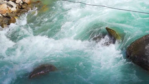 Closeup shot of river Parvati flowing rapidly at Kasol in Himachal Pradesh Stock-Footage 229760822