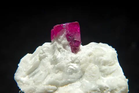 Closeup shot of a Ruby stone isolated on a black background Stockfoto's
