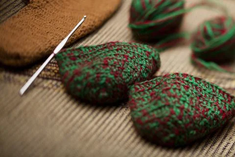 Closeup shot of tiny hats made from green and red yarn 写真素材