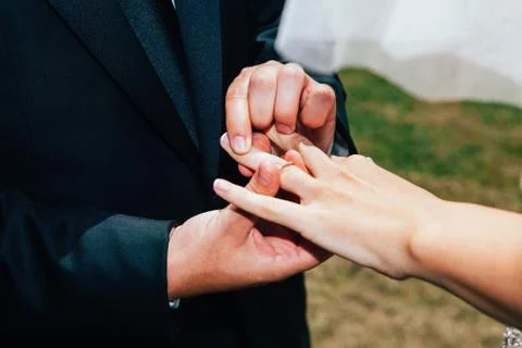 Closeup shot of wedding or engagement ring 스톡 사진
