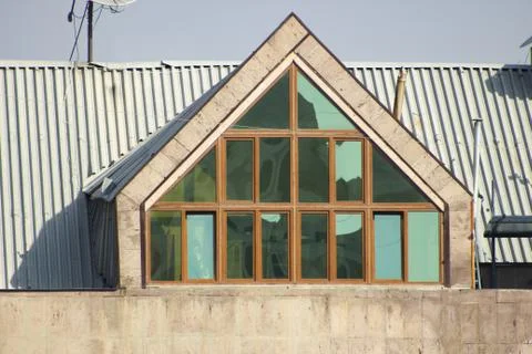 Closeup shot of windows on a triangular pediment Stockfoto's