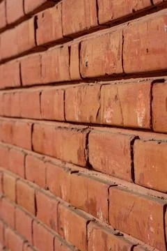 Closeup side view of an orange old brick wall. Architectural background texture. Foto stock
