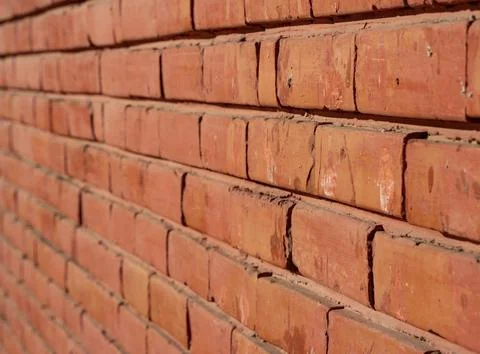 Closeup side view of an orange old brick wall. Architectural background texture. Foto stock