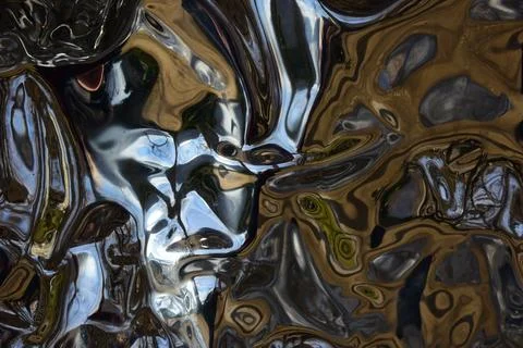 Closeup of a silver metallic abstract texture with curves Foto stock