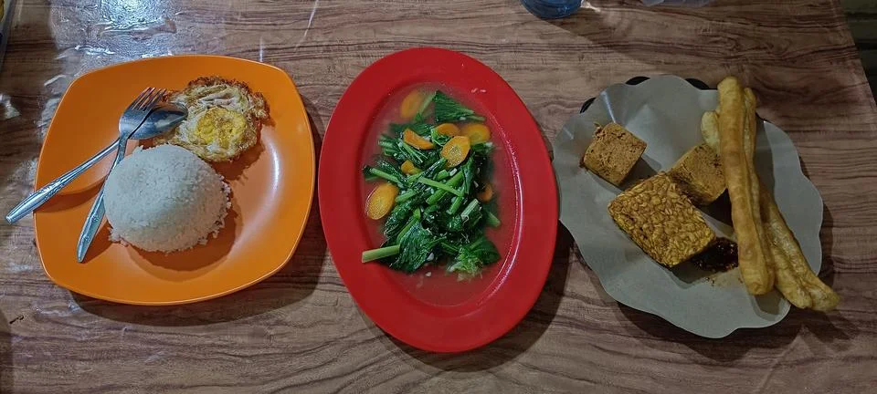 Closeup of simple dinner on the table 库存照片