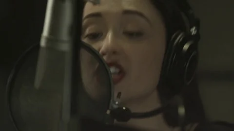 Closeup singer in the recording studio. 库存影片 73363879