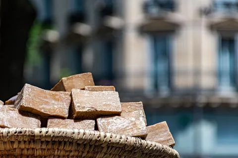 Closeup of a stack of sugarcane jaggery cubes in a basket 스톡 사진
