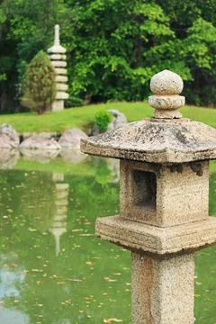 Closeup of a Stone Lantern Called Toro in a Japanese Garden Foto stock