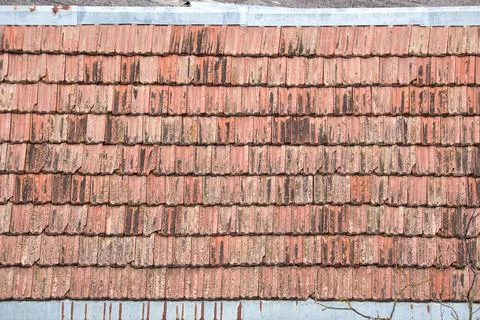 Closeup surface of old weathered ceramic tiles covering building roof Fotos de archivo
