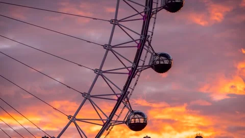 Closeup time lapse sunrise view of the gondolas at the London Eye Video stock 265477411
