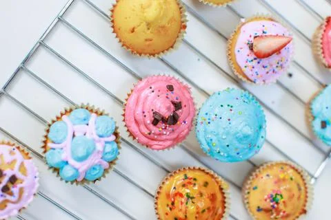 Closeup top view studio shot colorful delicious recipe homemade cupcakes on.. Foto stock